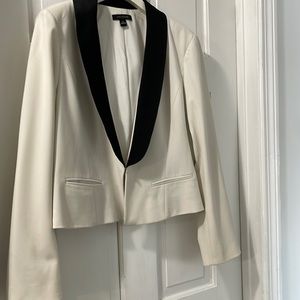 AnnTaylor mock tuxedo blazer. Single eye-hook closure. Plot/rayon/spandex blend.